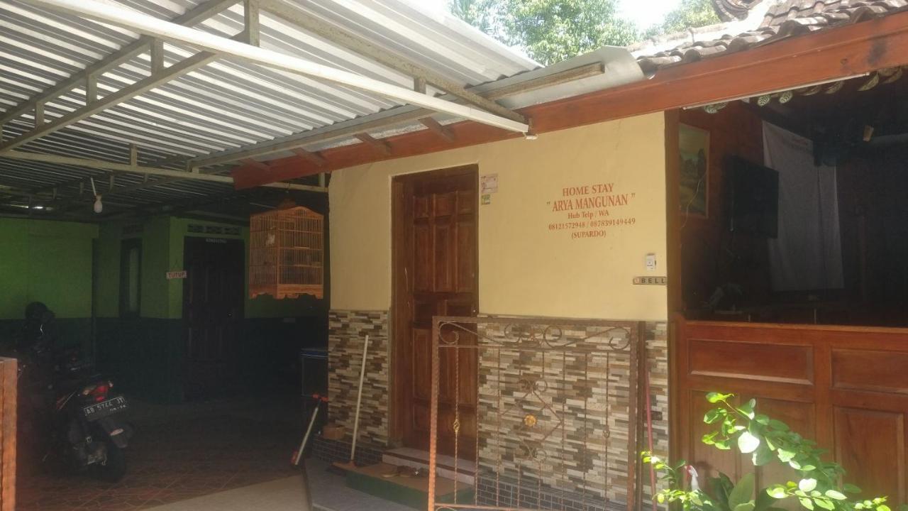 Homestay Arya Mangunan Bantul Exterior photo
